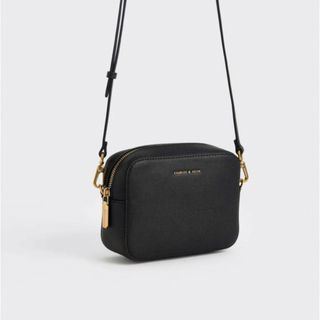 チャールズアンドキース(Charles and Keith)のCHARLES &KEITH チェーンリンク ボクシークラッチ(ショルダーバッグ)