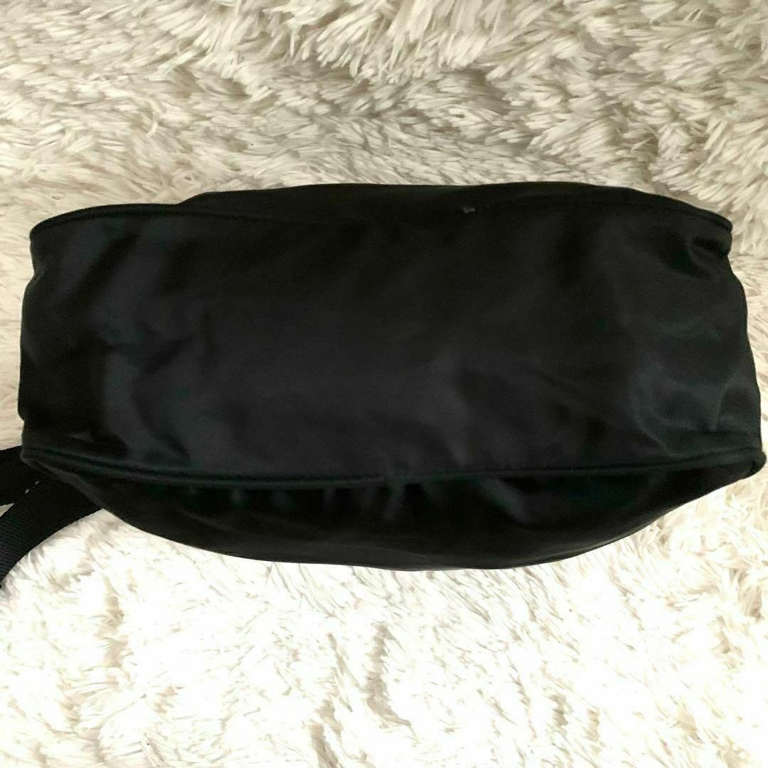 PRADA(プラダ)の美品✨プラダ ショルダーバッグ ナイロン 三角ロゴ スクエア マチあり 黒 メンズのバッグ(ショルダーバッグ)の商品写真