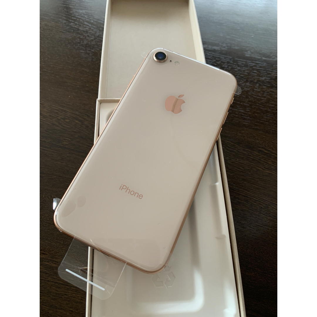 iPhone(アイフォーン)のバッテリー新品　iPhone8  64G ゴールド スマホ/家電/カメラのスマートフォン/携帯電話(スマートフォン本体)の商品写真