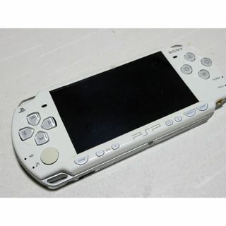 ソニー(SONY)の動作OK PSP-2000 白 UMD読み込み少々音あり ヤケあり(携帯用ゲーム機本体)