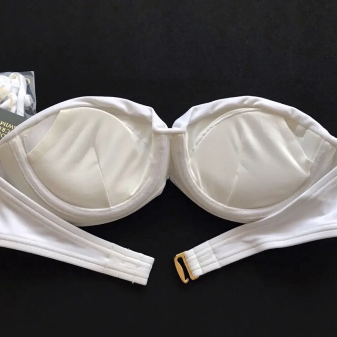 Victoria's Secret(ヴィクトリアズシークレット)のレア 新品 水着 ヴィクトリアシークレット 白 ブラトップ 32B レディースの水着/浴衣(水着)の商品写真