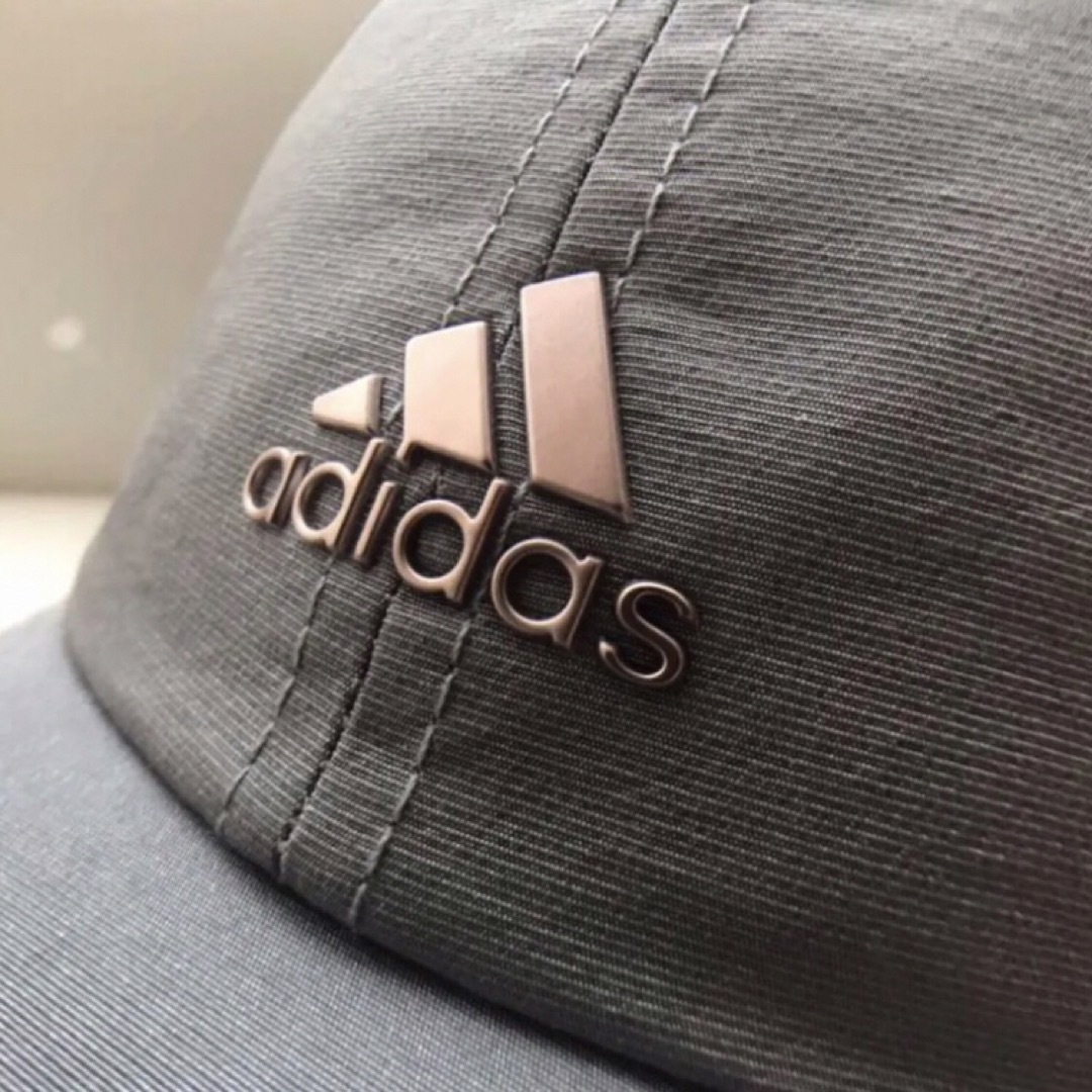 adidas(アディダス)のレア【新品】アディダス USA  レディース キャップ グレー ゴルフ 帽子 レディースの帽子(キャップ)の商品写真