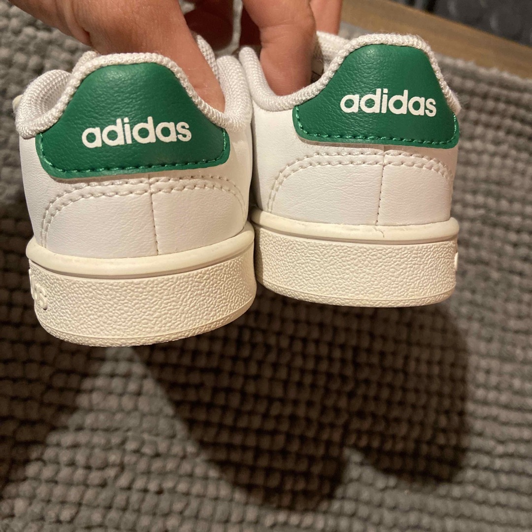 adidas(アディダス)のadidas 12センチ　スニーカー キッズ/ベビー/マタニティのベビー靴/シューズ(~14cm)(スニーカー)の商品写真