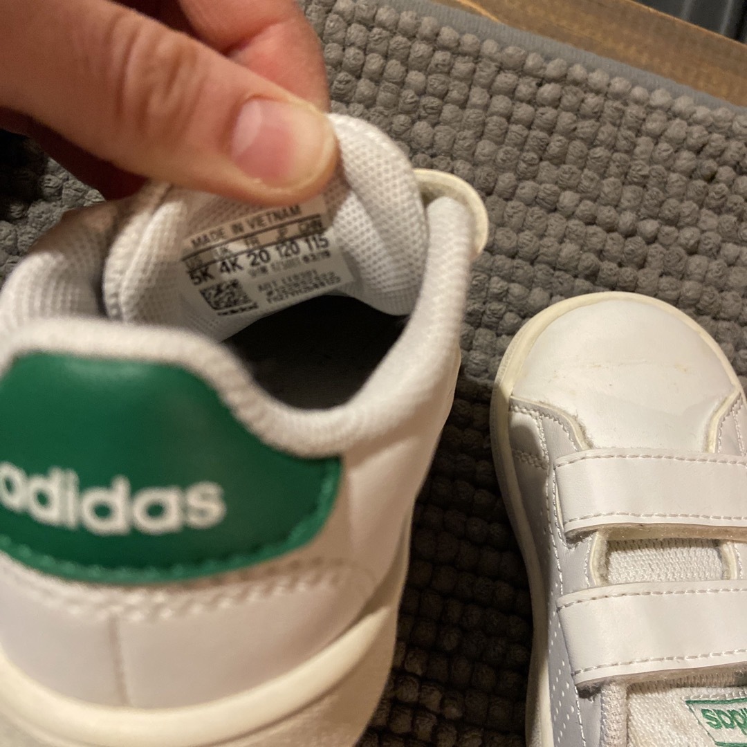 adidas(アディダス)のadidas 12センチ　スニーカー キッズ/ベビー/マタニティのベビー靴/シューズ(~14cm)(スニーカー)の商品写真