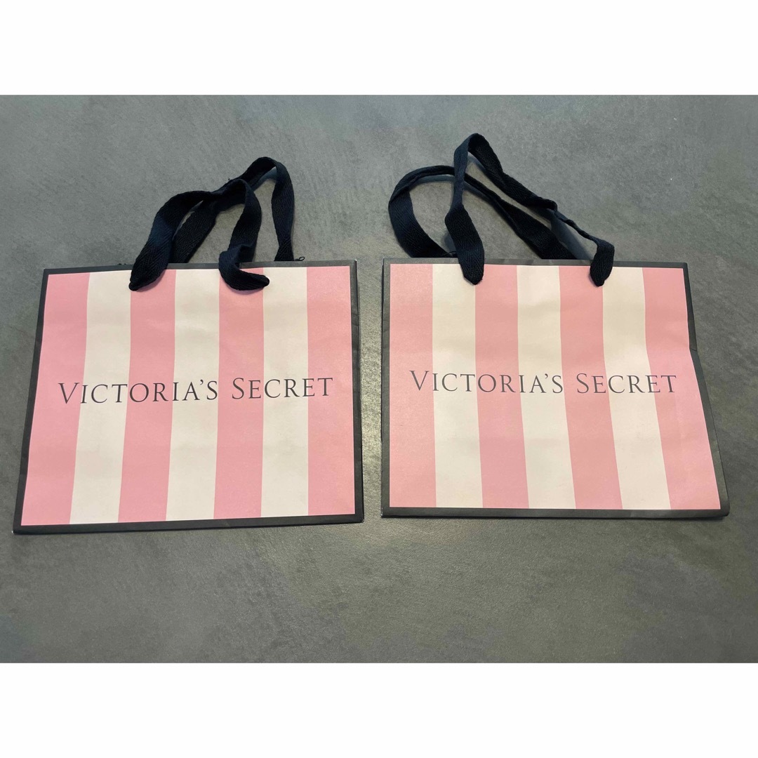 Victoria's Secret(ヴィクトリアズシークレット)の【美品】ヴィクトリアシークレット　ショッパー　2枚セット レディースのバッグ(ショップ袋)の商品写真