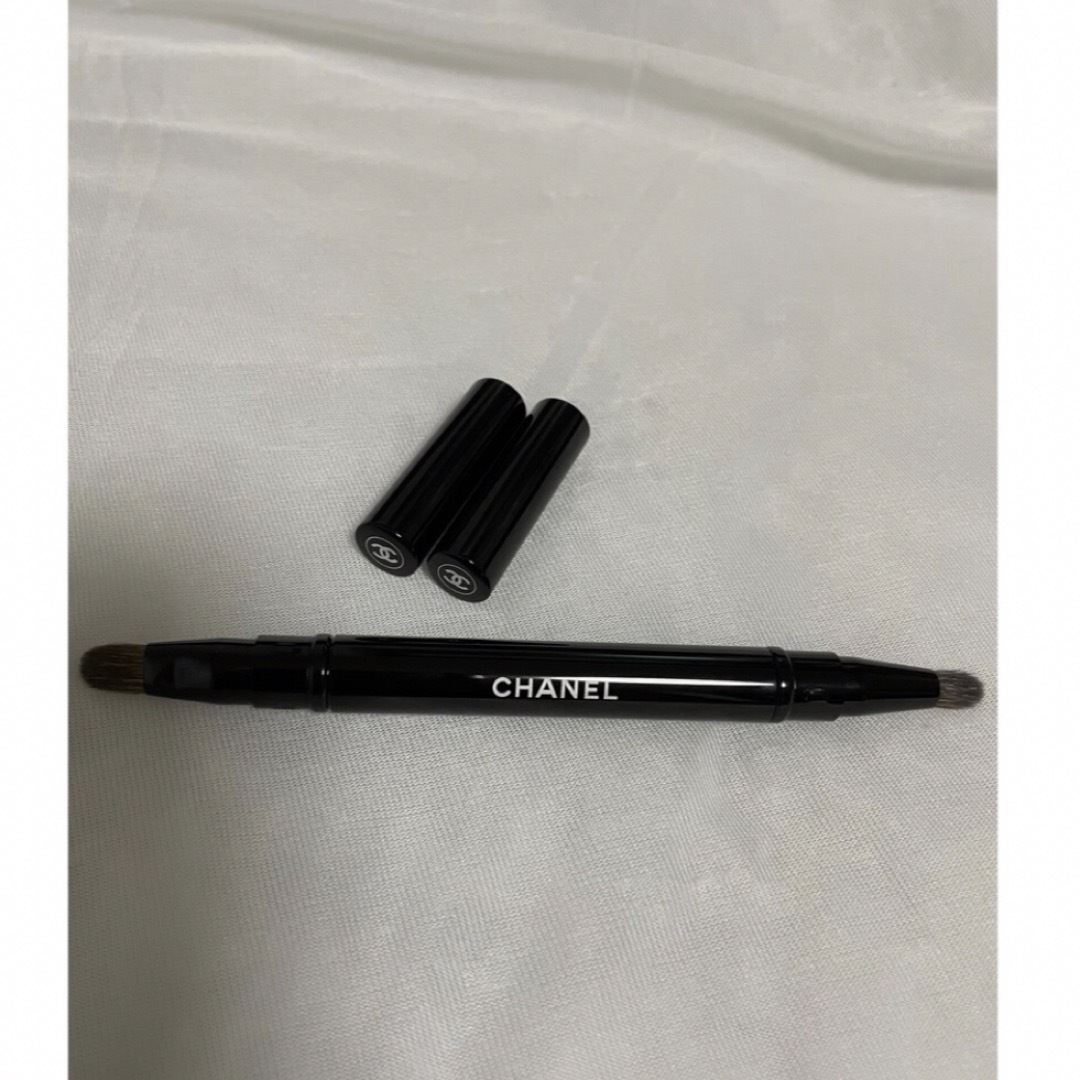 CHANEL(シャネル)のシャネルパンソーデュオ アイシャドウブラシ コスメ/美容のメイク道具/ケアグッズ(ブラシ・チップ)の商品写真