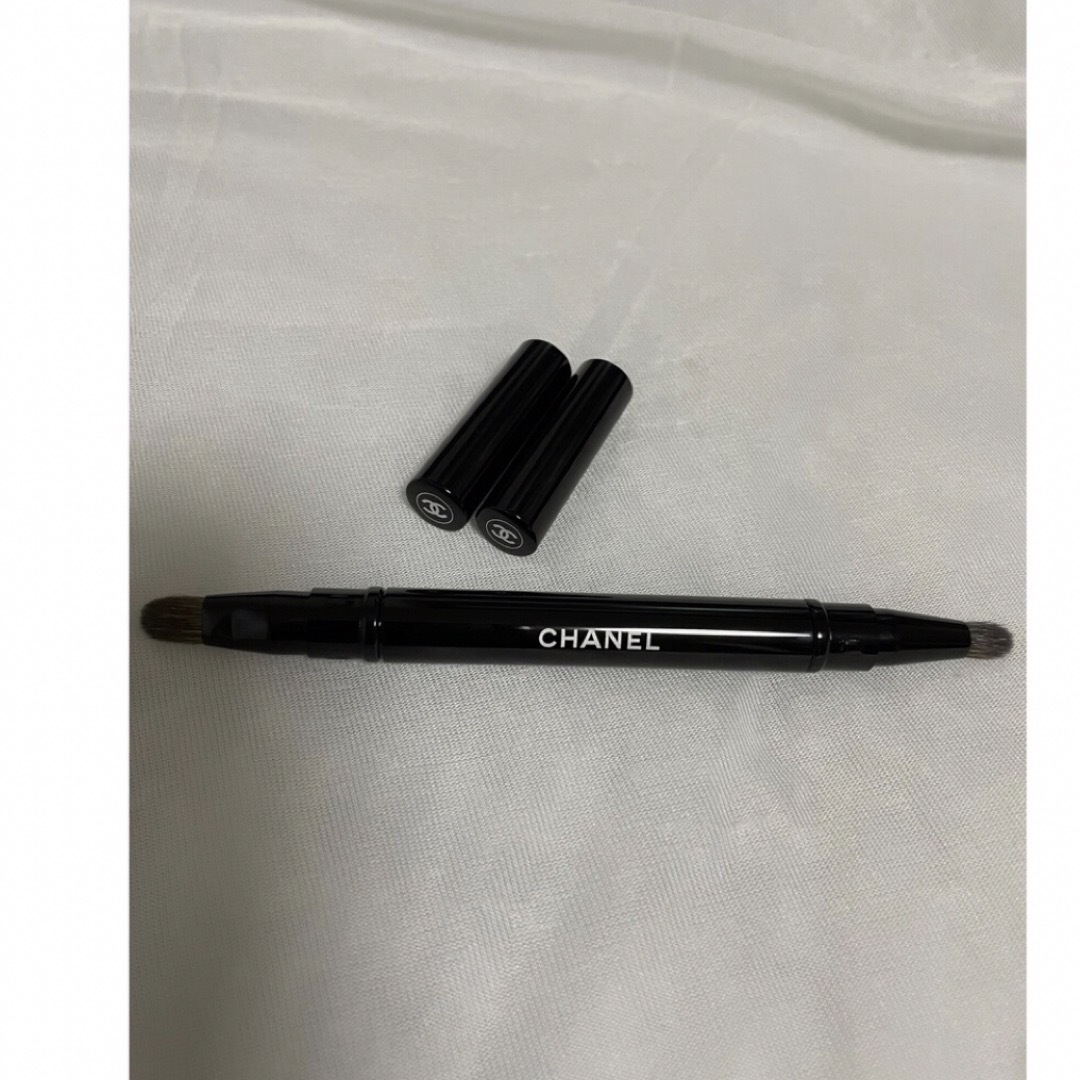 CHANEL(シャネル)のシャネルパンソーデュオ アイシャドウブラシ コスメ/美容のメイク道具/ケアグッズ(ブラシ・チップ)の商品写真