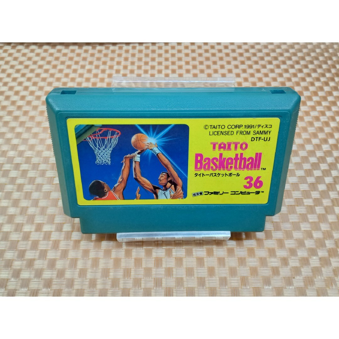 TAITO(タイトー)のファミコン　タイトーバスケットボール　日焼けあり エンタメ/ホビーのゲームソフト/ゲーム機本体(家庭用ゲームソフト)の商品写真