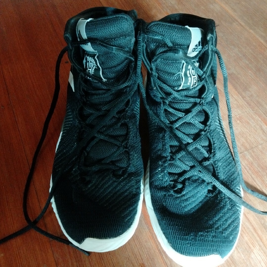 adidas(アディダス)のadidas バスケットボールシューズ 25.5cm メンズの靴/シューズ(スニーカー)の商品写真