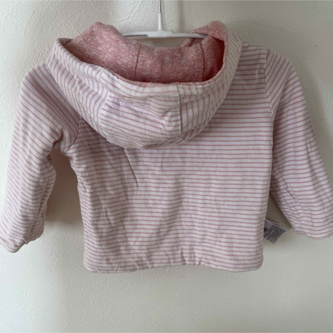 babyGAP(ベビーギャップ)のベビーギャップ　パーカー　ピンク色　70.80cm キッズ/ベビー/マタニティのベビー服(~85cm)(ジャケット/コート)の商品写真