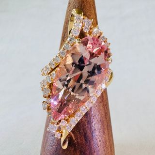 素敵なデザイン☆K18モルガナイトリング ML:8.14ct D:0.80ct(リング(指輪))