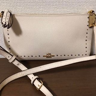 コーチ リベット ペブルレザー ショルダーバッグ(ショルダーバッグ)