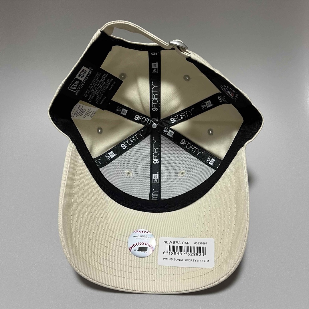 NEW ERA(ニューエラー)の期間限定　値下げ　ニューエラ　キャップ　NYヤンキース　オフホワイト レディースの帽子(キャップ)の商品写真