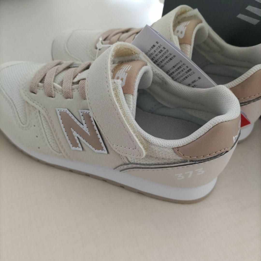 New Balance(ニューバランス)の22cm☆ニューバランス・キッズスニーカー　YV373　ライトベージュ キッズ/ベビー/マタニティのキッズ靴/シューズ(15cm~)(スニーカー)の商品写真