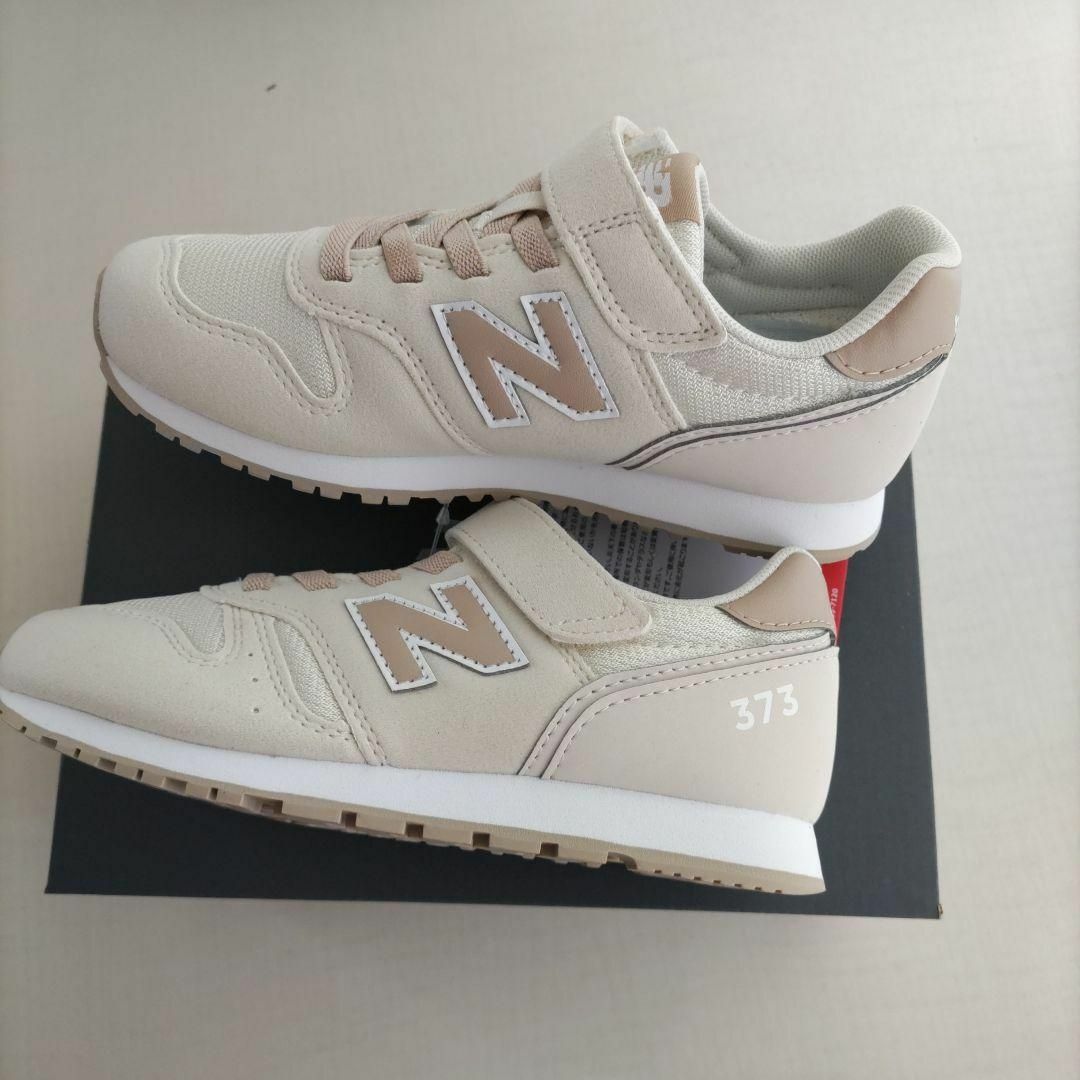 New Balance(ニューバランス)の22cm☆ニューバランス・キッズスニーカー　YV373　ライトベージュ キッズ/ベビー/マタニティのキッズ靴/シューズ(15cm~)(スニーカー)の商品写真