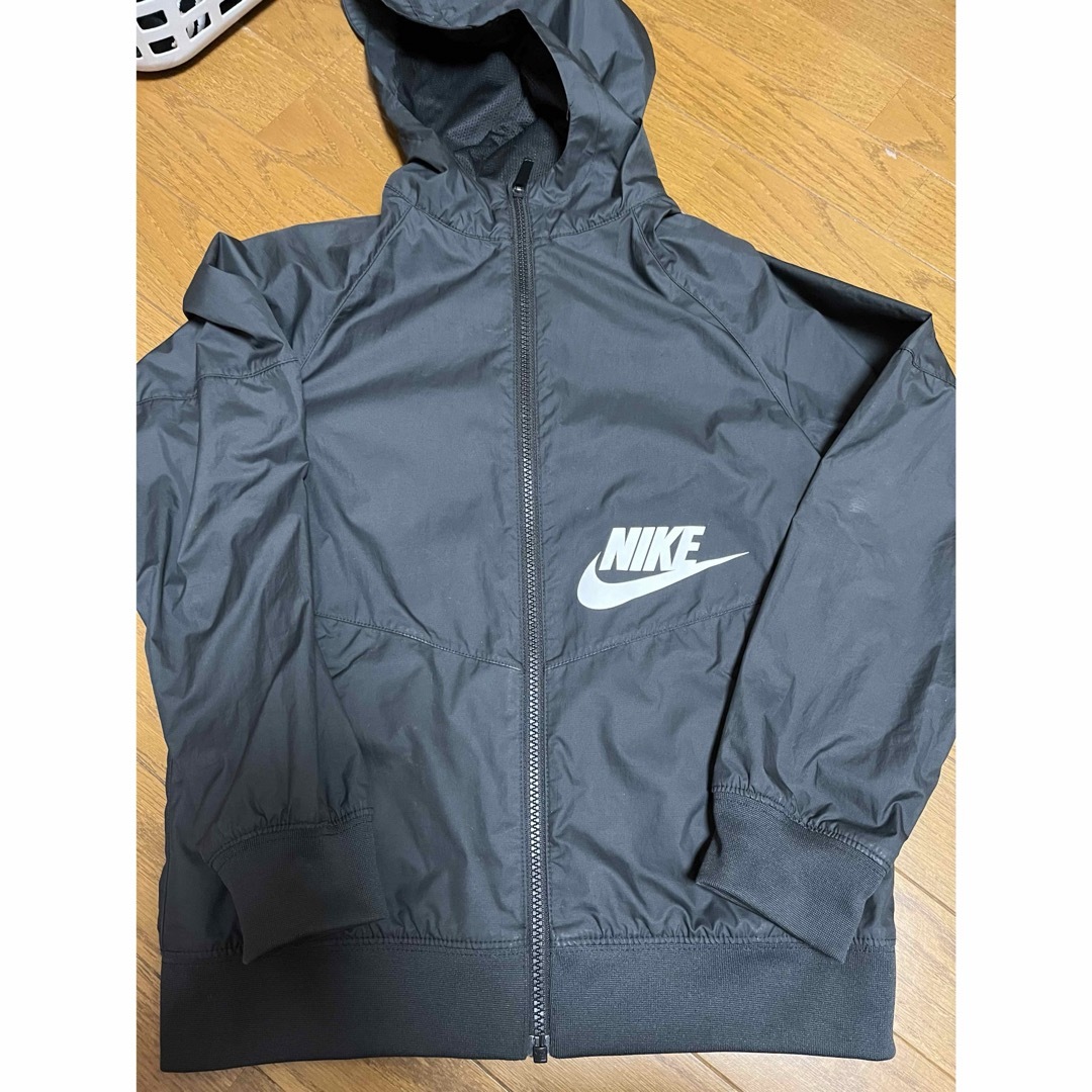 NIKE(ナイキ)の美品　NIKE ナイロンジャンバー　パーカー　150 ウインドブレーカー キッズ/ベビー/マタニティのキッズ服男の子用(90cm~)(ジャケット/上着)の商品写真