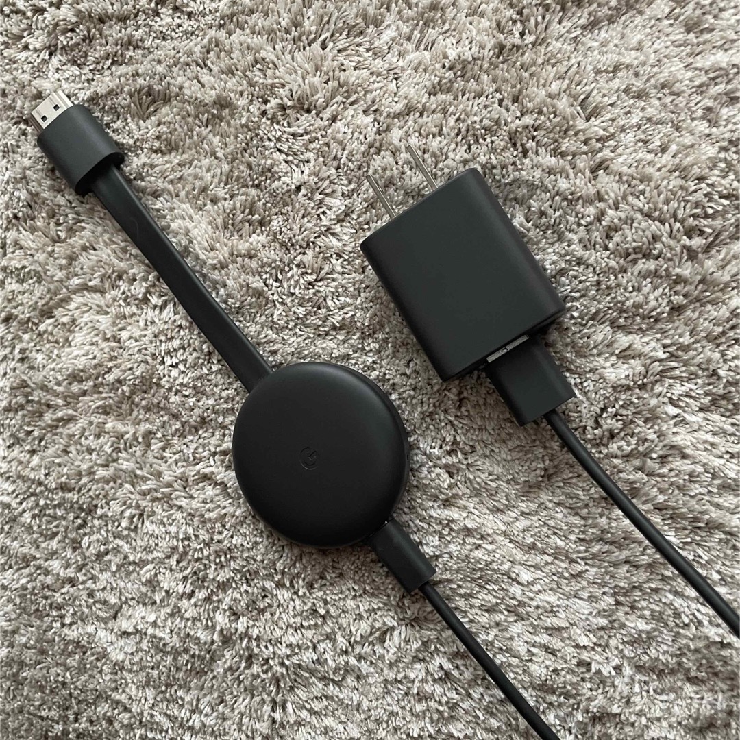 Google(グーグル)のChromecast 第3世代 2018/チャコール スマホ/家電/カメラのスマートフォン/携帯電話(その他)の商品写真