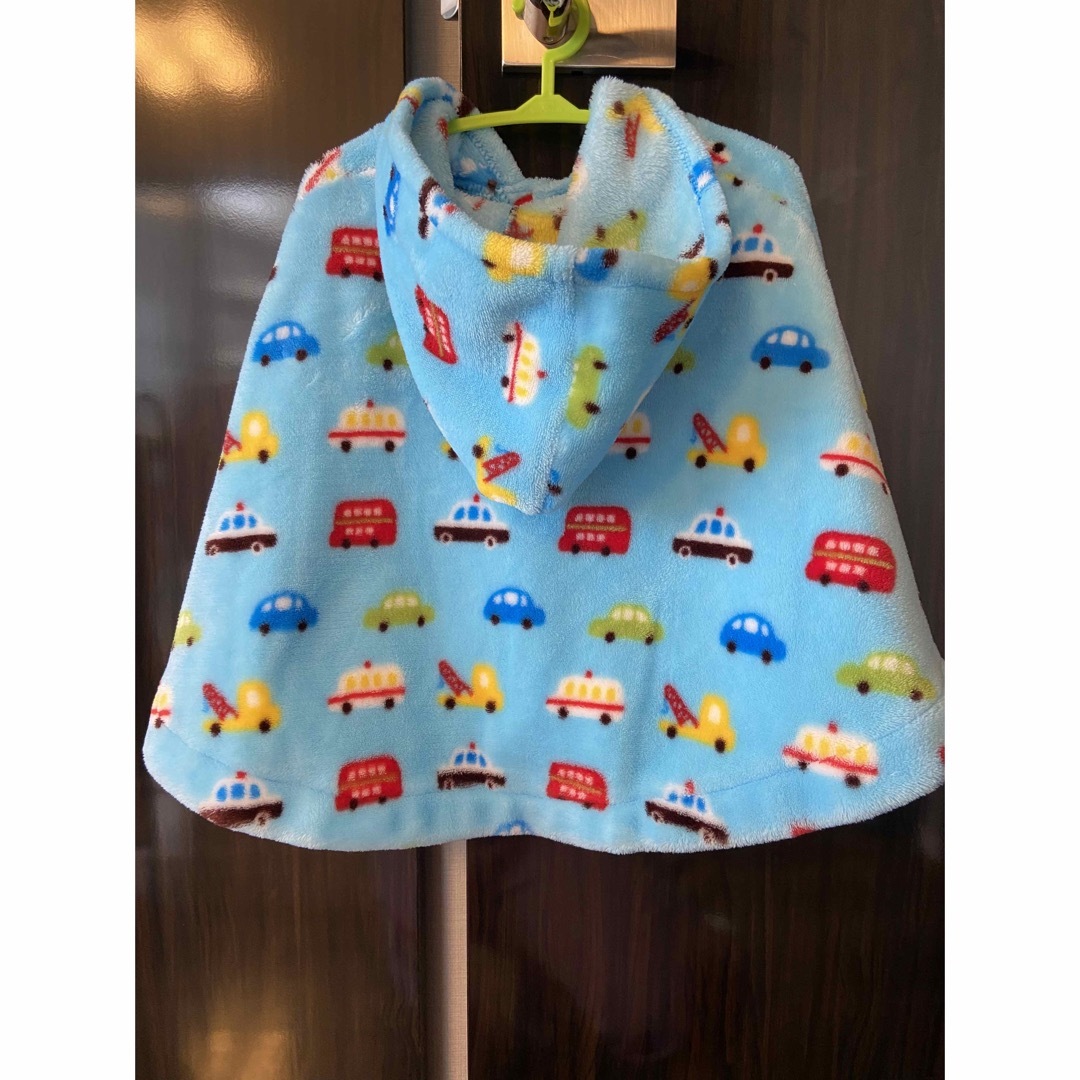 西松屋(ニシマツヤ)の美品★ポンチョ クルマ 100cm キッズ/ベビー/マタニティのキッズ服男の子用(90cm~)(ジャケット/上着)の商品写真