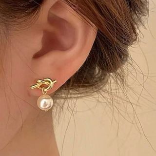 ザラ(ZARA)の【Design pearl  pierce】#033 (ピアス)