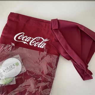 コカコーラ(コカ・コーラ)のコカコーラ　エプロン　2016  非売品　綿100% ロゴ　レッド　三角ナプキン(ノベルティグッズ)