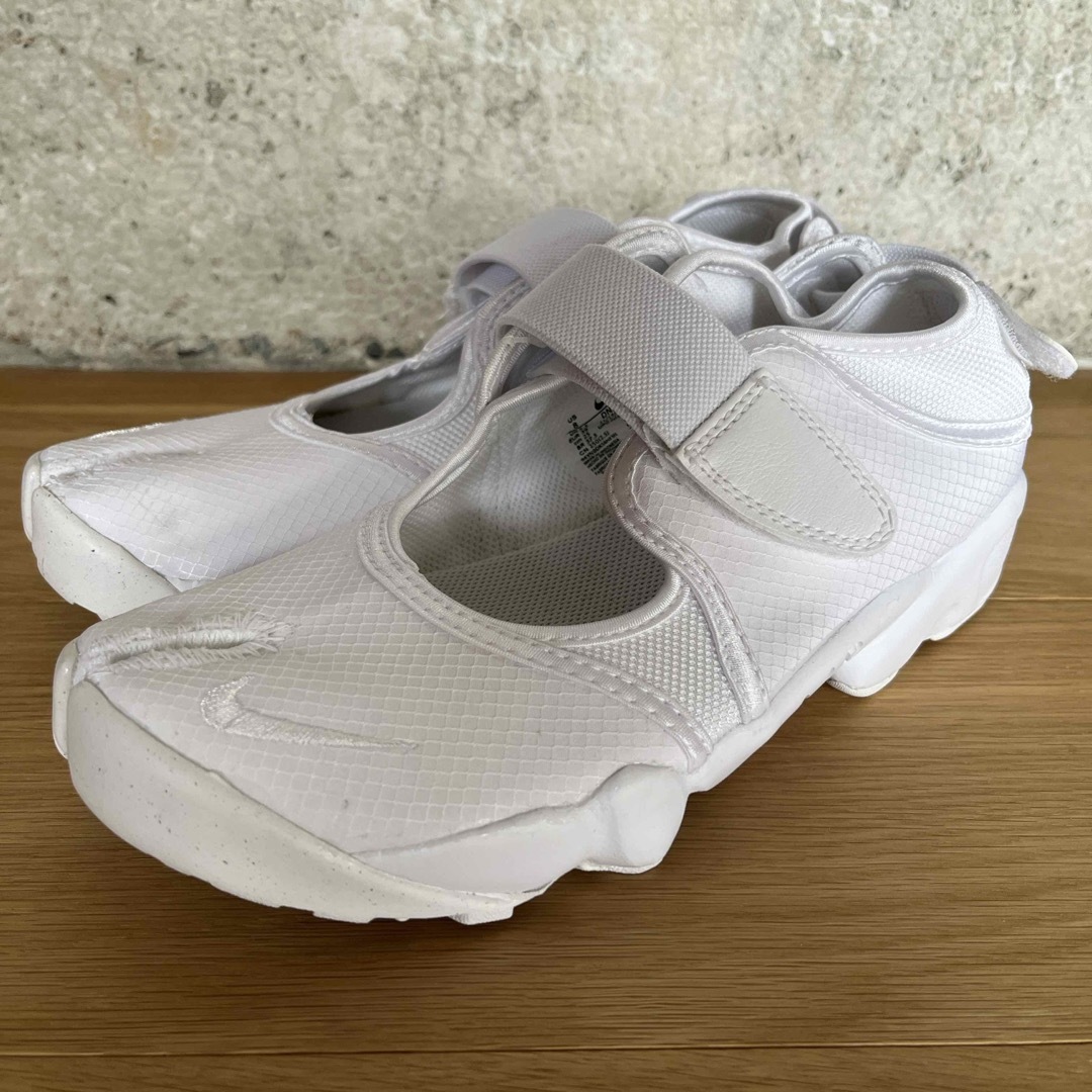 NIKE(ナイキ)の新品　NIKE AIR RIFT レディースの靴/シューズ(スニーカー)の商品写真