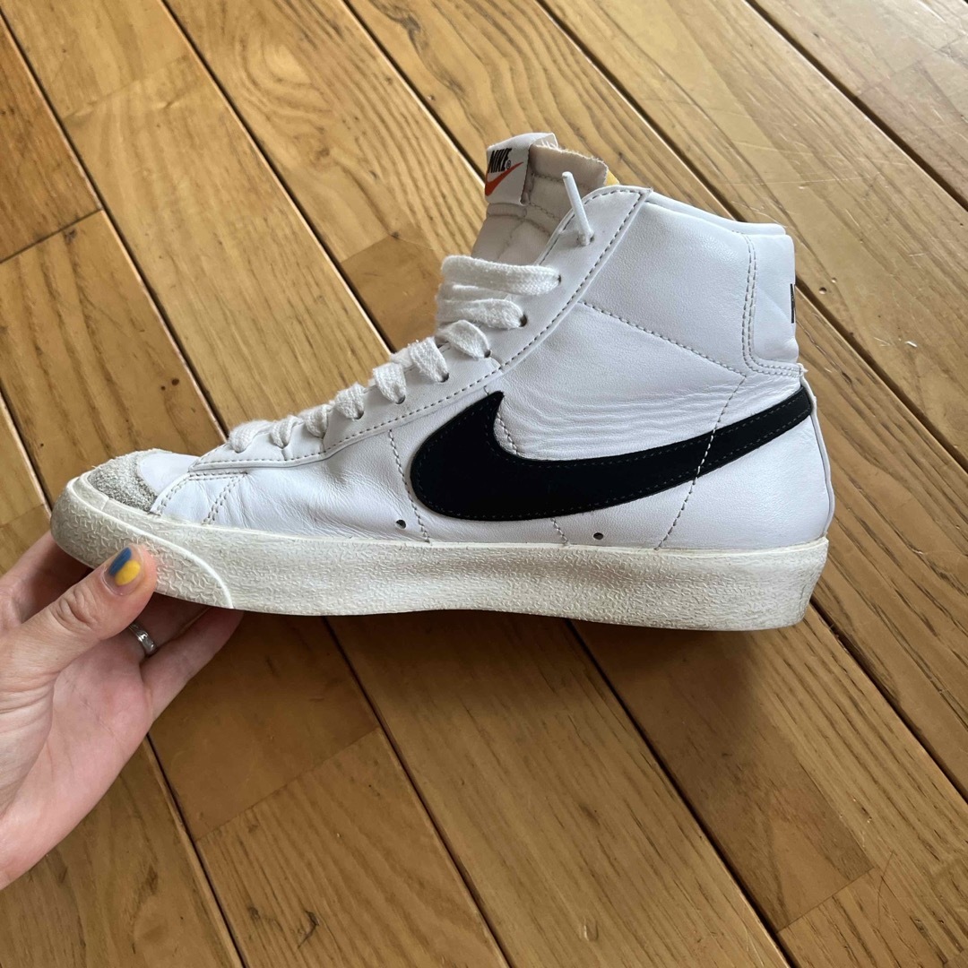 NIKE(ナイキ)のWMNS BLAZER MID 77 24.5cm レディースの靴/シューズ(スニーカー)の商品写真