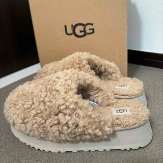 アグ(UGG)の一度店内で数時間着用のみUGG MAXI CURLY PLATFORM大人気完売(サンダル)