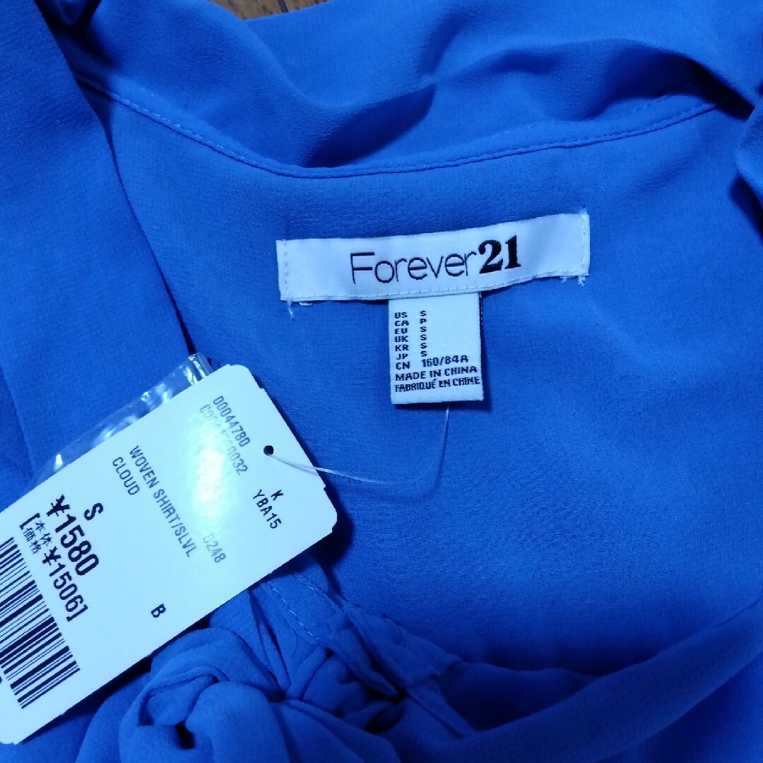 FOREVER 21(フォーエバートゥエンティーワン)のforever21 ブラウス レディースのトップス(シャツ/ブラウス(半袖/袖なし))の商品写真