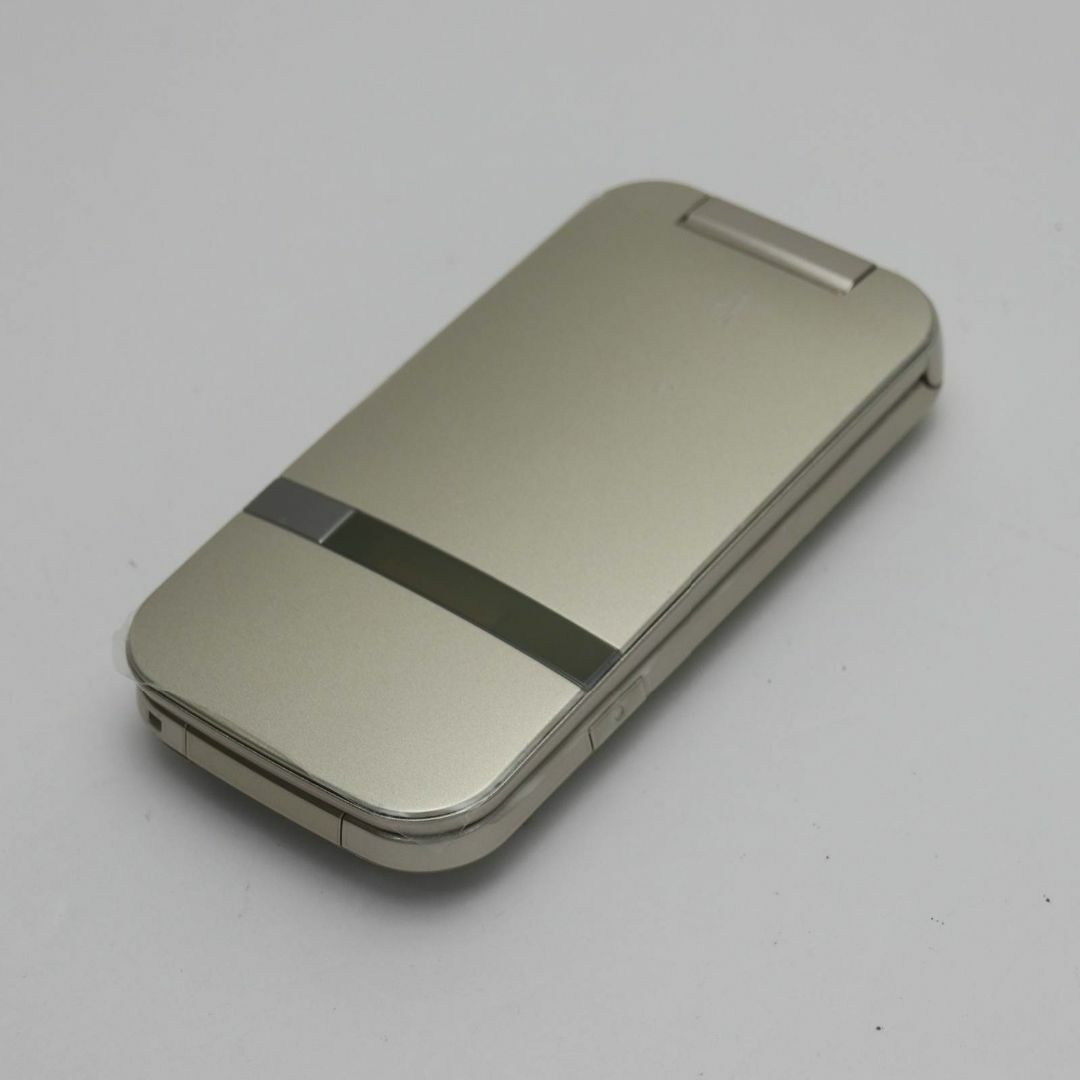 SHARP(シャープ)の新品 202SH PANTONE ゴールド  M888 スマホ/家電/カメラのスマートフォン/携帯電話(携帯電話本体)の商品写真