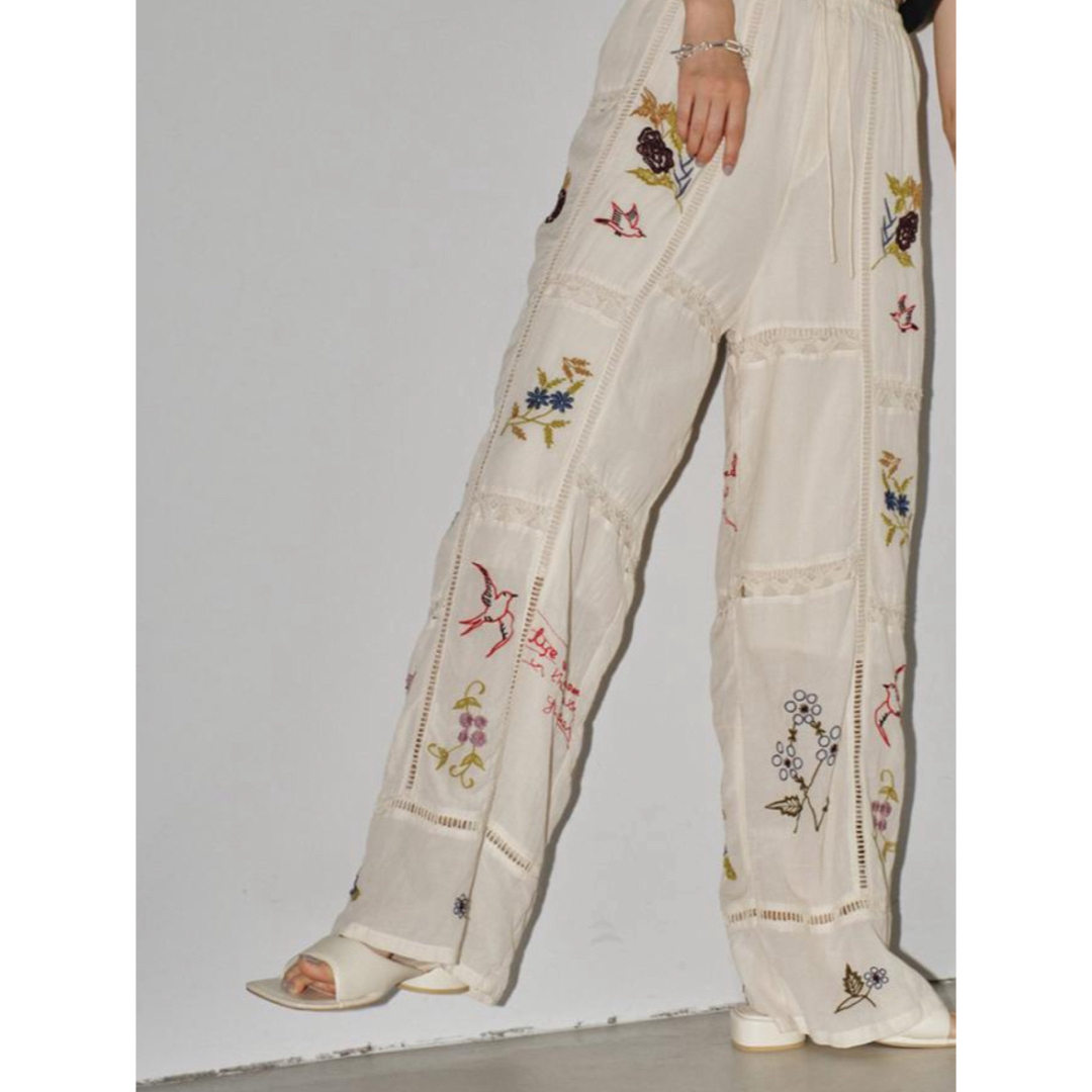 TODAYFUL(トゥデイフル)のTODAYFUL Embroidery Patchwork Trousers レディースのパンツ(カジュアルパンツ)の商品写真