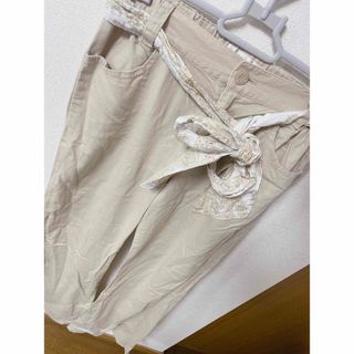 ジャイロホワイト(JAYRO White)の麻 パンツ 足長 綺麗 美品 リボン付き Mサイズ(カジュアルパンツ)