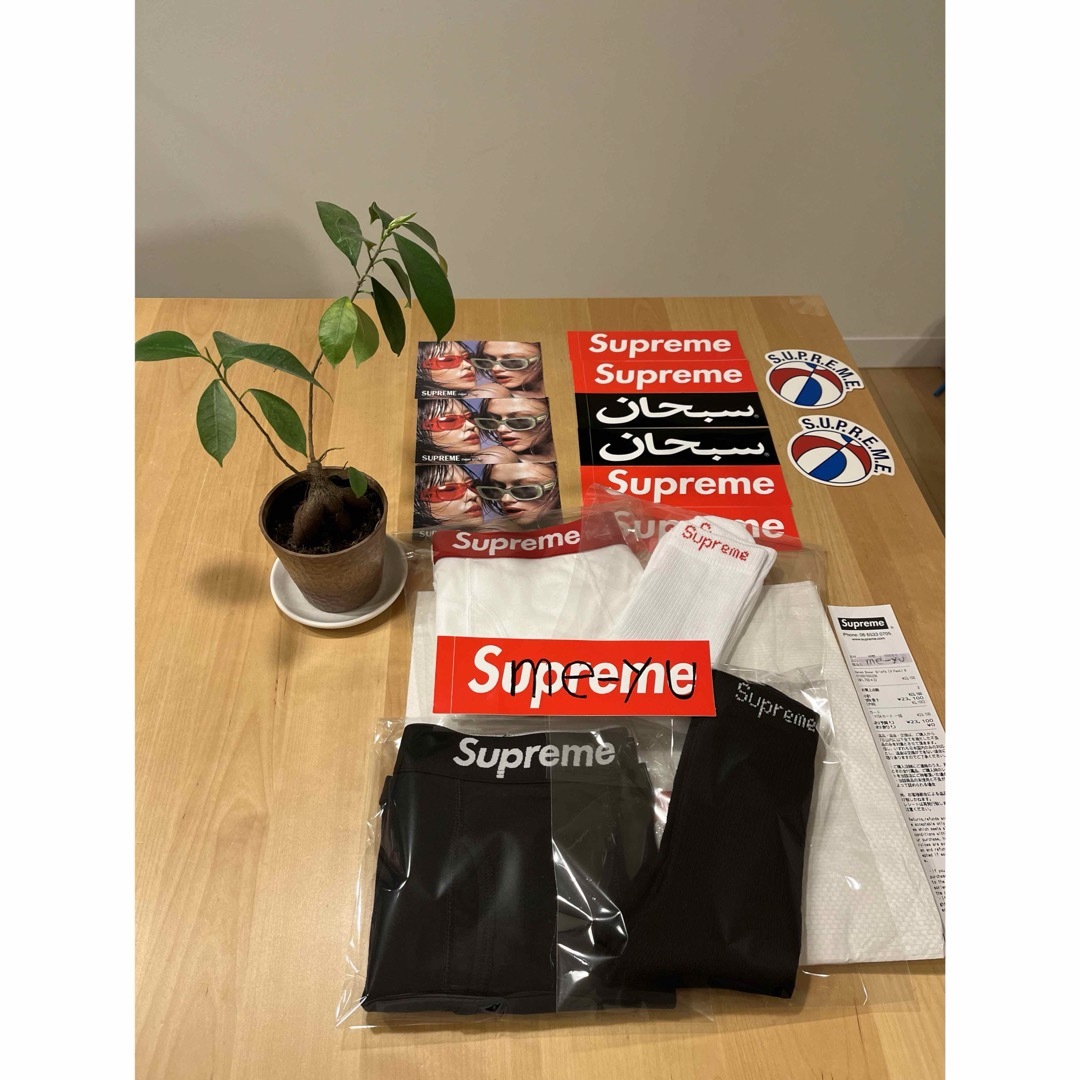 Supreme(シュプリーム)のシュプリーム　ヘインズ　ボクサー　パンツ　白黒セット　ボクサーパンツ メンズのアンダーウェア(ボクサーパンツ)の商品写真