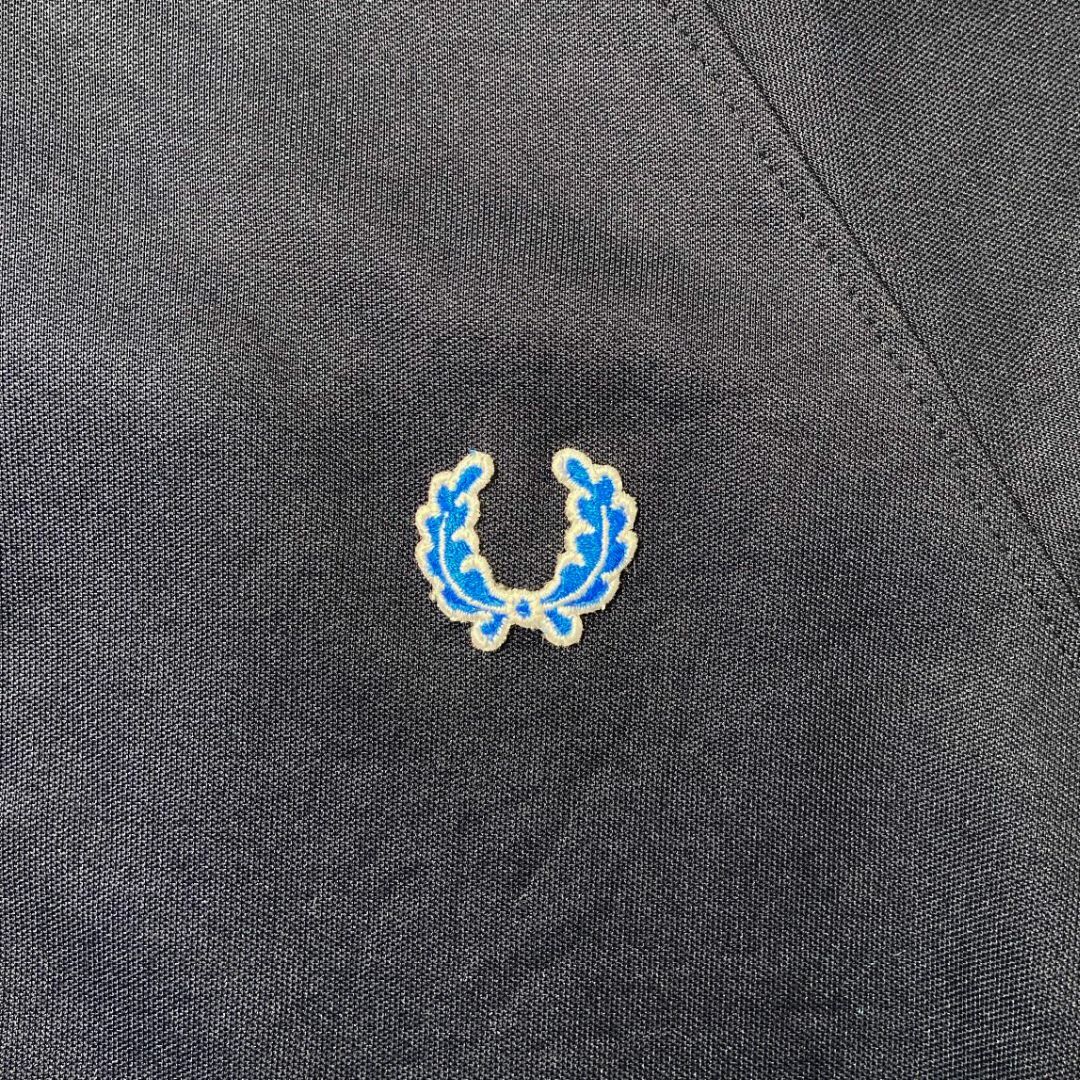 フレッドペリー FRED PERRY トラックジャケット ジャージ 古着 S 紺 メンズのトップス(ジャージ)の商品写真