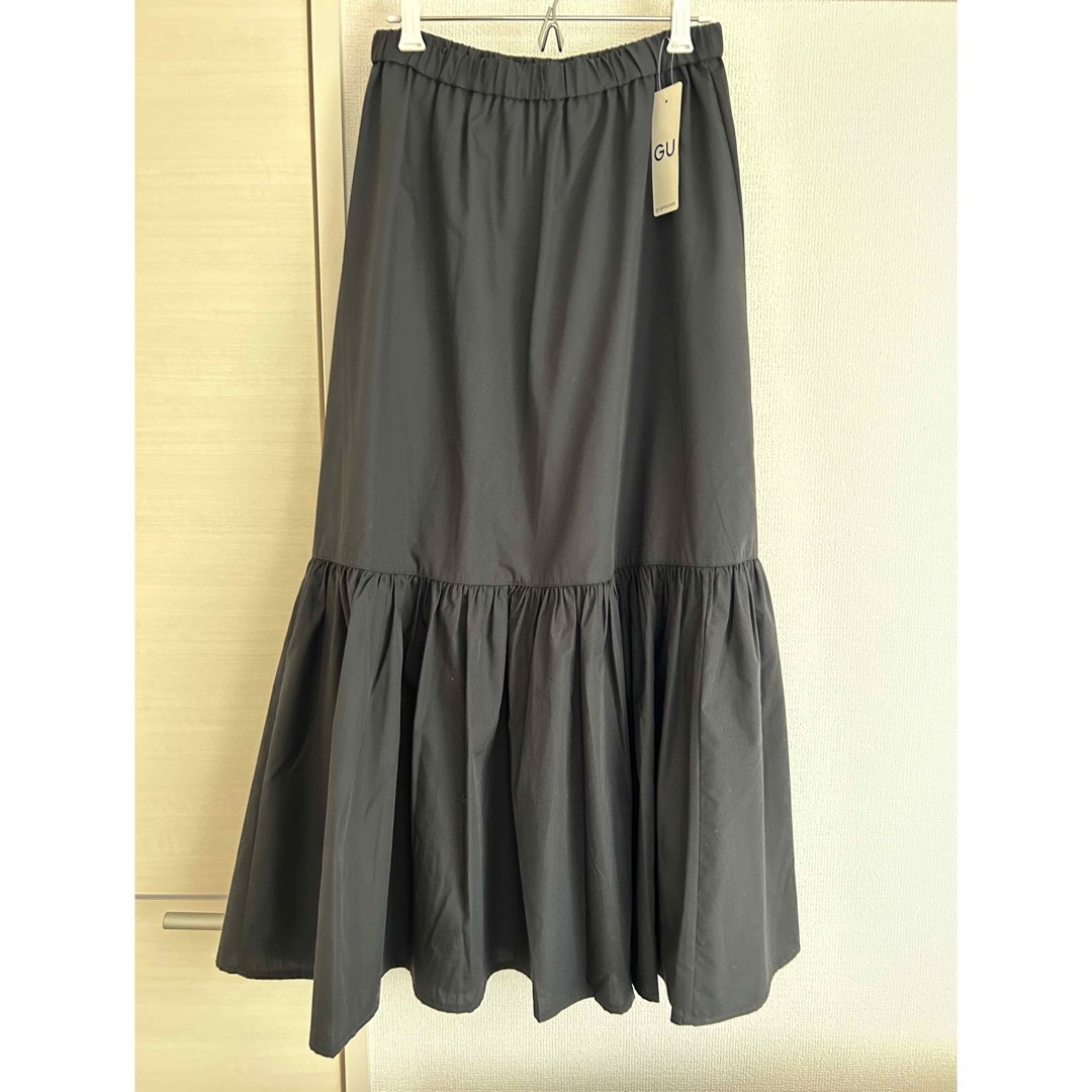 GU(ジーユー)のGU ティアードロングスカートブラック レディースのスカート(ロングスカート)の商品写真