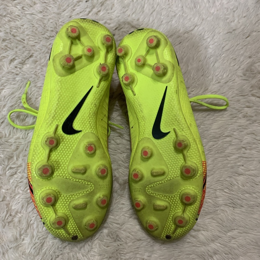 NIKE(ナイキ)のゆう様専用‼️サッカーNIKEスパイク21.5㎝ スポーツ/アウトドアのサッカー/フットサル(シューズ)の商品写真