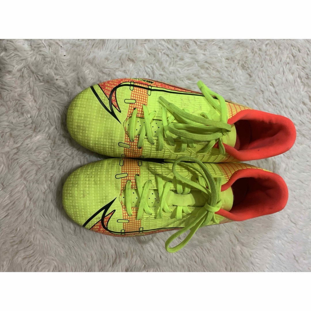 NIKE(ナイキ)のゆう様専用‼️サッカーNIKEスパイク21.5㎝ スポーツ/アウトドアのサッカー/フットサル(シューズ)の商品写真