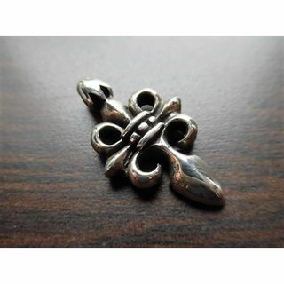 35/新品✠シルバー925　ペンダントトップ　アクセサリー　ユリ(ネックレス)