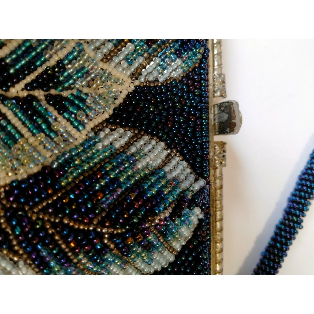 総ビーズハンドバッグ　リーフ　葉っぱ　和装　がま口　ブルー系　レトロ　孔雀の羽根 レディースのバッグ(ハンドバッグ)の商品写真