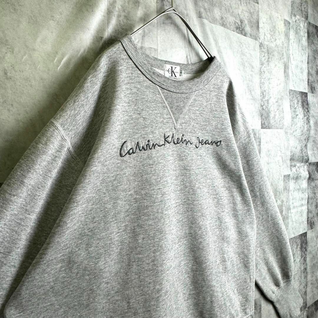 Calvin Klein(カルバンクライン)の希少 美品 カルバンクライン スウェット 筆記体 刺繍センターロゴ グレー M メンズのトップス(スウェット)の商品写真