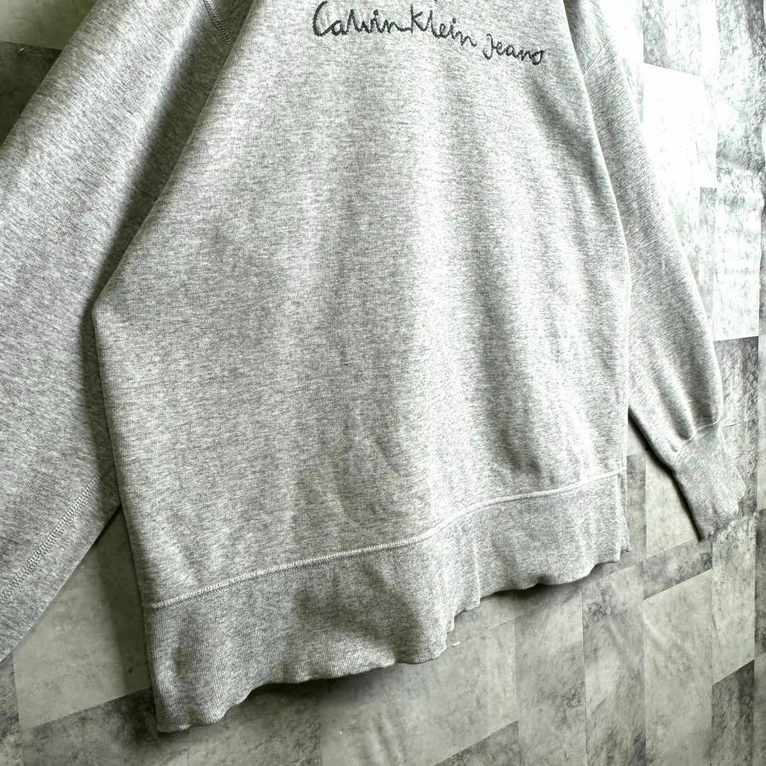 Calvin Klein(カルバンクライン)の希少 美品 カルバンクライン スウェット 筆記体 刺繍センターロゴ グレー M メンズのトップス(スウェット)の商品写真