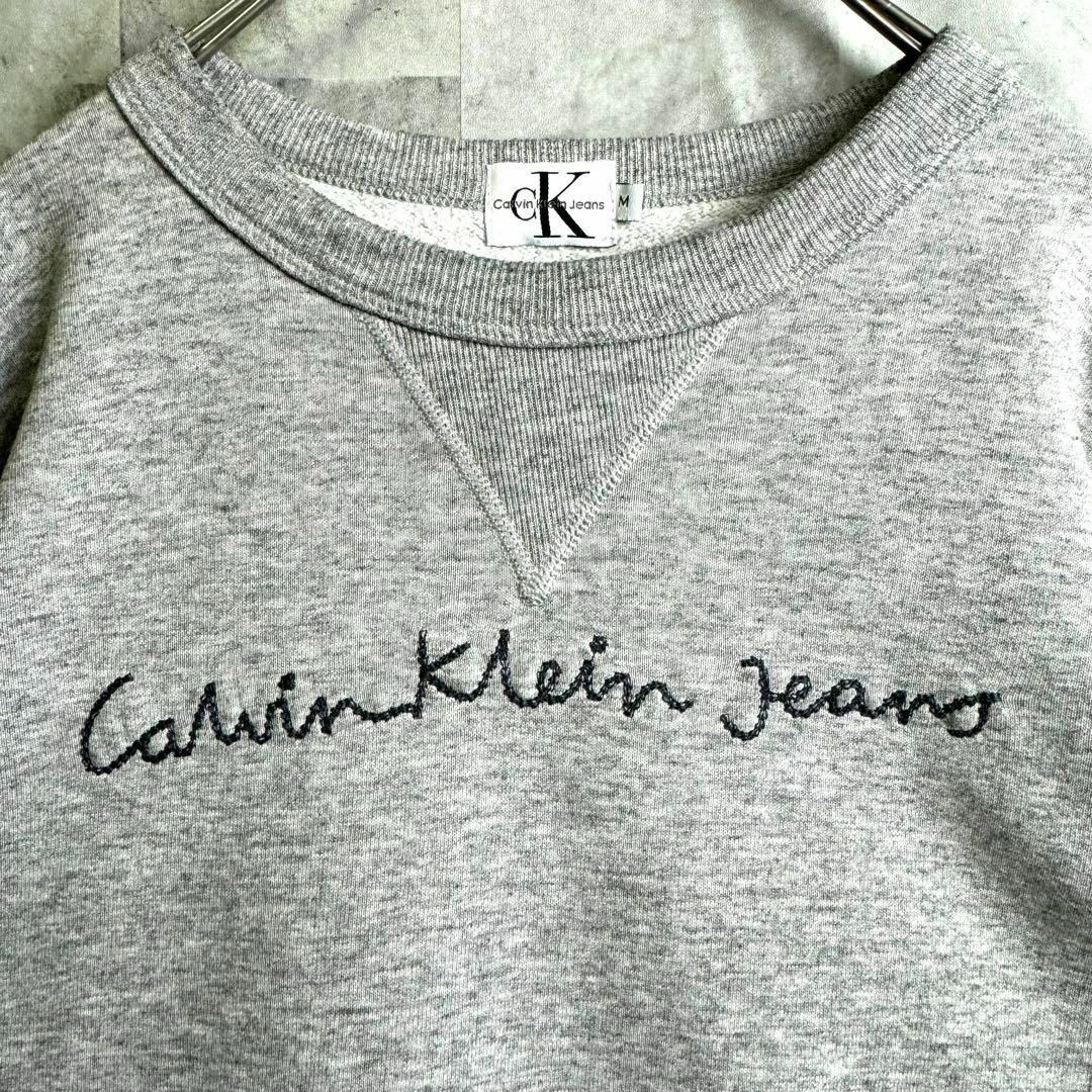 Calvin Klein(カルバンクライン)の希少 美品 カルバンクライン スウェット 筆記体 刺繍センターロゴ グレー M メンズのトップス(スウェット)の商品写真