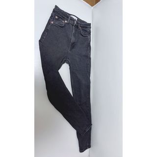 ザラ(ZARA)の スペイン・バルセロナ購入！極美品！ZARA(ザラ)ブラックデニムスキニーパンツ(デニム/ジーンズ)