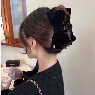 ヘアークリップ　ベロア リボン　バナナクリップ　上品 おしゃれ　ヘアアクセ(その他)