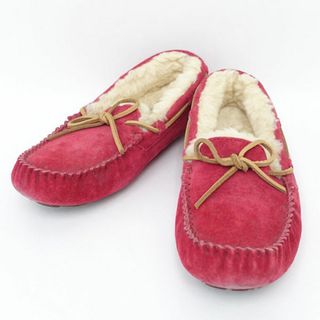 UGG / アグ ◆モカシン/ムートン/スエード/レッド/24cm 5612 【レディース/ガールズ/LADY/女性/婦人】【靴/クツ/シューズ/SHOES】 レディースファッション【中古】 [0220485985](スリッポン/モカシン)