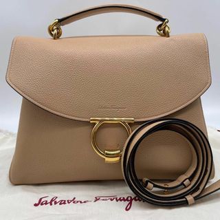 フェラガモ(Ferragamo)の極美品✨フェラガモ 2way トップハンドルバッグ　ガンチーニ　ピンクベージュ(ハンドバッグ)