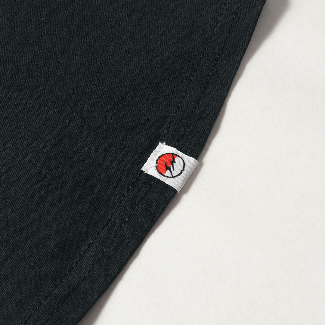 FRAGMENT(フラグメント)のfragment design フラグメント デザイン Tシャツ サイズ:L ポケットモンスター / ポケモン THUNDERBOLT PROJECT イーブイ クルーネック 半袖Tシャツ ブラック 黒 コラボ トップス カットソー【メンズ】【中古】 メンズのトップス(Tシャツ/カットソー(半袖/袖なし))の商品写真