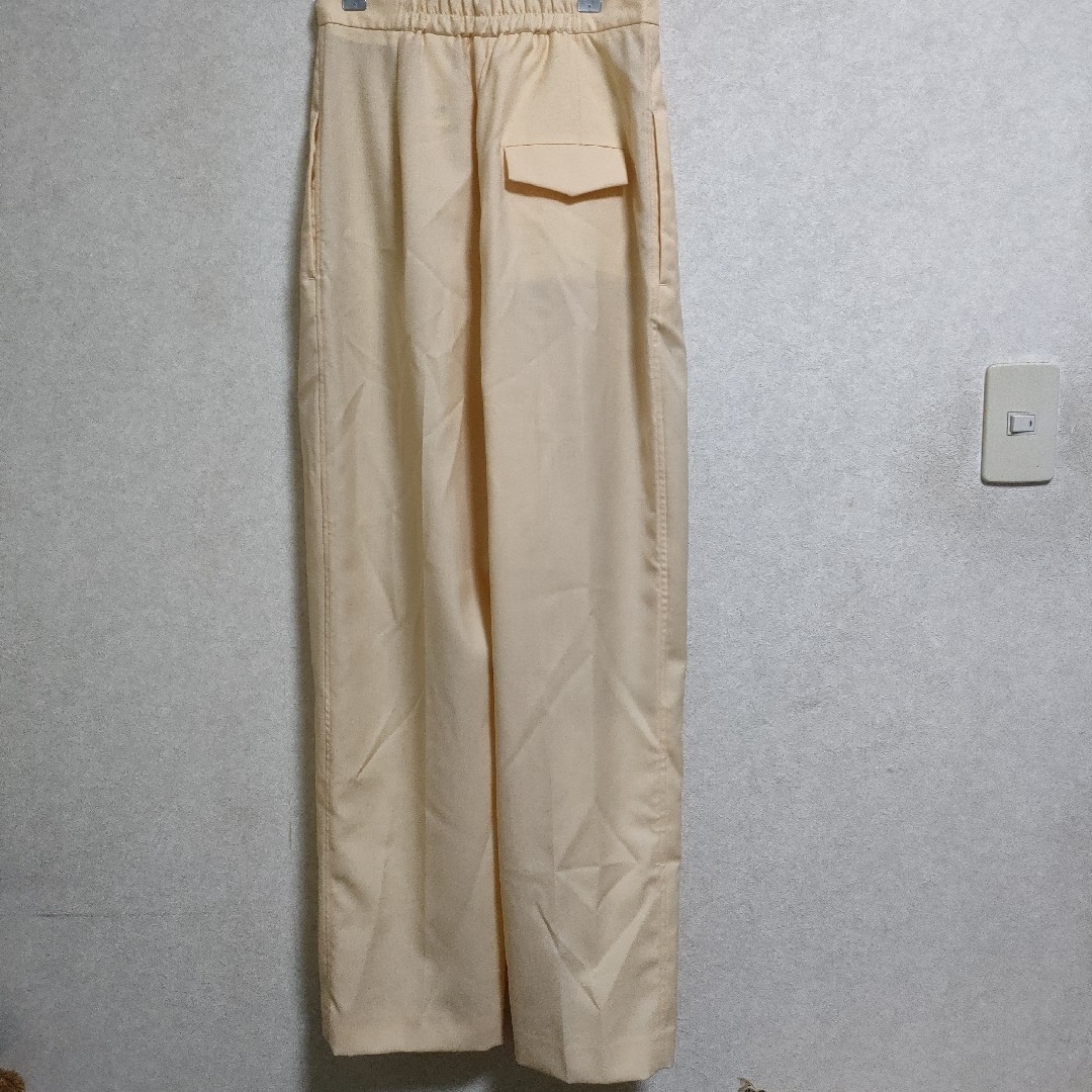 SLY(スライ)の新品　THROW by SLY パンツ　2 TUCK HW TROUSERS レディースのパンツ(カジュアルパンツ)の商品写真