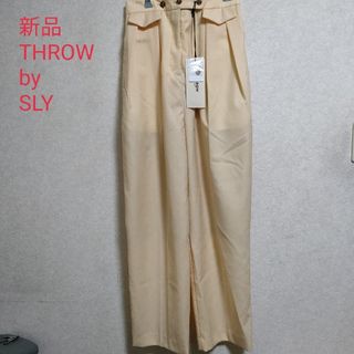 スライ(SLY)の新品　THROW by SLY パンツ　2 TUCK HW TROUSERS(カジュアルパンツ)