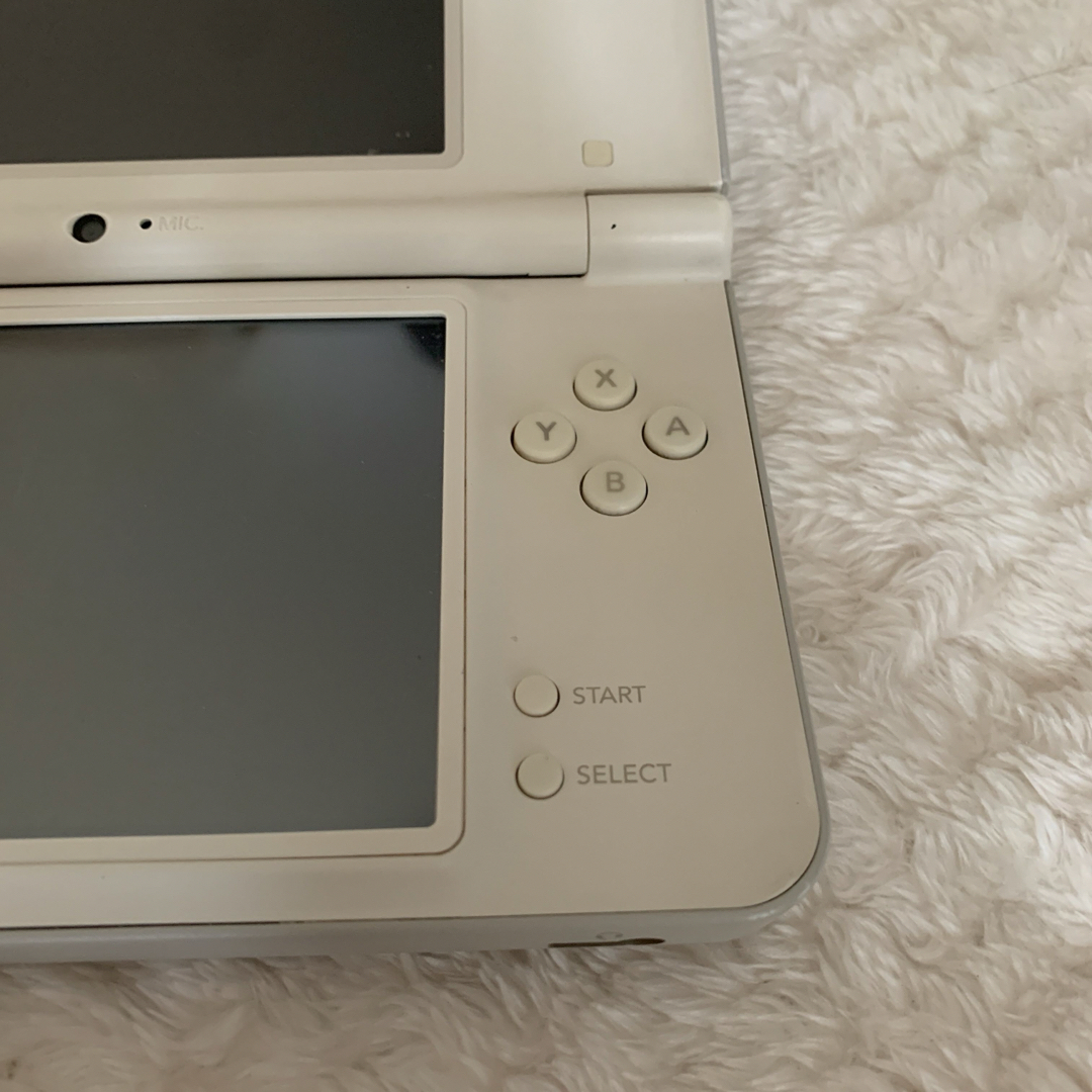 ニンテンドーDS(ニンテンドーDS)のニンテンドー DSI LL ホワイト　【美品】　 エンタメ/ホビーのゲームソフト/ゲーム機本体(携帯用ゲーム機本体)の商品写真