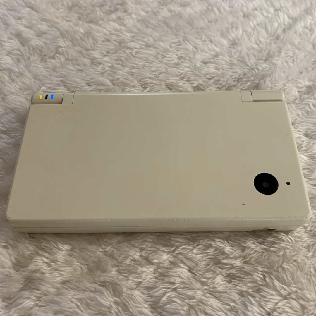 ニンテンドーDS(ニンテンドーDS)のニンテンドー DSI 　中古品　　ホワイト エンタメ/ホビーのゲームソフト/ゲーム機本体(携帯用ゲーム機本体)の商品写真